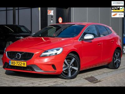 Rood Occasion 2018 Volvo V40 Business Edition Hatchback | € 15.495 (Eerlijke prijs)