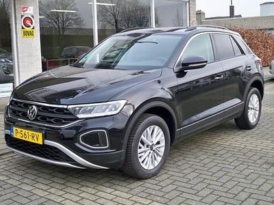 Zwart Occasion 2022 VW T-Roc Life SUV | € 25.950 (Eerlijke prijs)