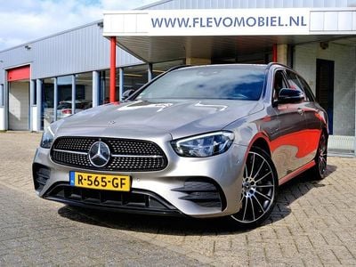 Grijs, metallic lak Gebruikt 2022 Mercedes E300 AMG Stationwagen | € 32.950