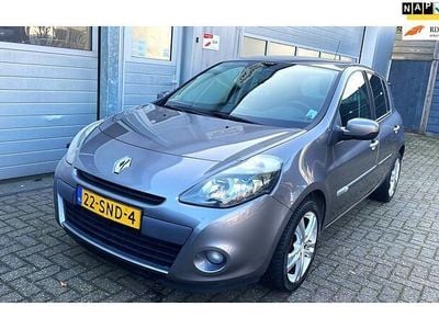 Grijs Occasion 2011 Renault Clio II Collection Hatchback | € 3.250 (Eerlijke prijs)
