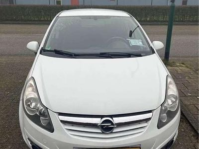 Wit Occasion 2010 Opel Corsa Selection MPV | € 3.450 (Goede deal)