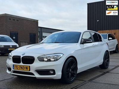 Wit Gebruikt 2018 BMW 118 Sport Line Hatchback | € 12.799 (Goede deal)