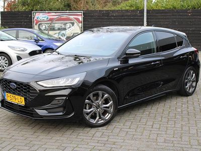 Zwart Gebruikt 2022 Ford Focus ST-Line X Hatchback | € 19.995 (Eerlijke prijs)