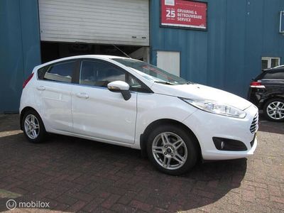 Wit Gebruikt 2014 Ford Fiesta Titanium Hatchback | € 6.850 (Eerlijke prijs)
