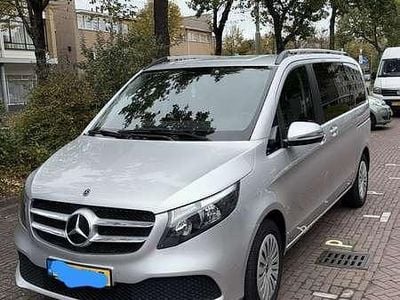 Mercedes V220