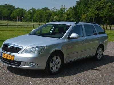 Grijs (metallic) Gebruikt 2011 Skoda Octavia Ambition Stationwagen | € 3.650 (Eerlijke prijs)
