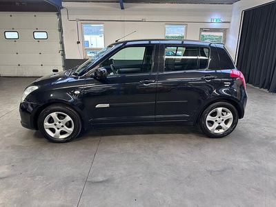 Zwart (metallic) Gebruikt 2007 Suzuki Swift GLX Hatchback | € 2.450 (Eerlijke prijs)