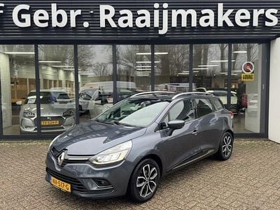 Grijs (metallic) Gebruikt 2017 Renault Clio GrandTour Intens Stationwagen | € 8.900 (Eerlijke prijs)