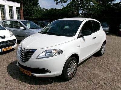Wit Gebruikt 2013 Lancia Ypsilon Gold Hatchback | € 1.950