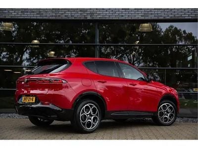 Rood Occasion 2024 Alfa Romeo Tonale Sprint SUV | € 33.900