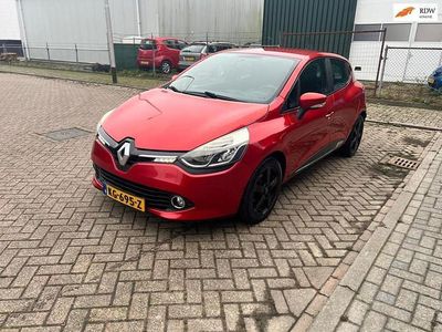 Rood Gebruikt 2015 Renault Clio IV Dynamique Hatchback | € 8.450 (Eerlijke prijs)