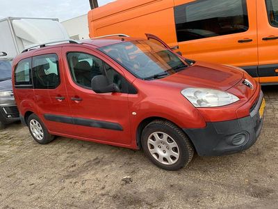 Rood Occasion 2010 Peugeot Partner Tepee MPV | € 999