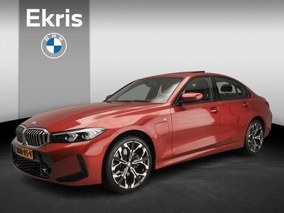 Rood Occasion 2025 BMW 330e M Sport Sedan | € 47.900 (Goede deal)