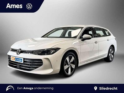 Wit Occasion 2025 VW Passat Business Stationwagen | € 41.995 (Goede deal)