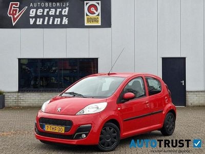 Rood Gebruikt 2014 Peugeot 107 Active Hatchback | € 3.740 (Goede deal)