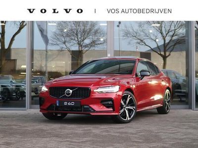 tweedehands Volvo S60 2.0 B4 Plus Dark Uit voorraad leverbaar!| Schuif-/ kanteldak| Exterieurpakket| 19'' lichtmetalen velgen| Elektrisch bedienbare voorstoelen met geheugenfunctie| Stoelverwarming voor + achter| Stuurwielverwarming| Noodreservewiel| Keyless Entry|