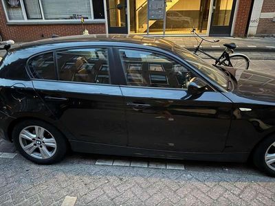 Zwart Gebruikt 2011 BMW 116 Hatchback | € 6.000 (Eerlijke prijs)