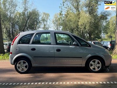 Grijs Gebruikt 2003 Opel Meriva Enjoy MPV | € 999 (Eerlijke prijs)