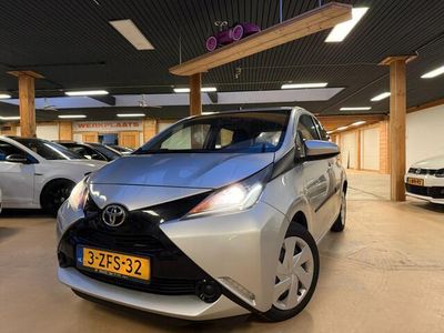 Grijs Gebruikt 2015 Toyota Aygo X-play Hatchback | € 9.750 (Eerlijke prijs)
