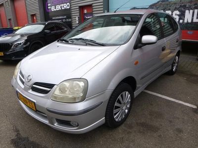 Nissan Almera Tino