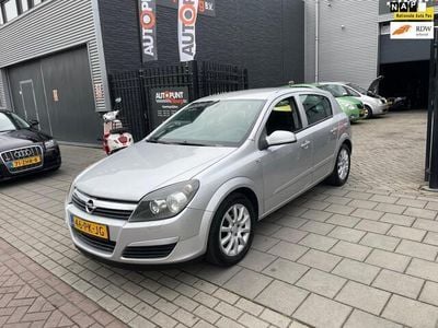 Grijs Gebruikt 2004 Opel Astra Enjoy Hatchback | € 1.999 (Eerlijke prijs)