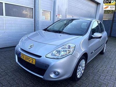 Grijs (metallic) Occasion 2009 Renault Clio II Business Hatchback | € 2.995 (Eerlijke prijs)
