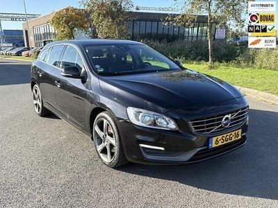Zwart Gebruikt 2013 Volvo V60 Momentum Stationwagen | € 10.950 (Iets duurder)