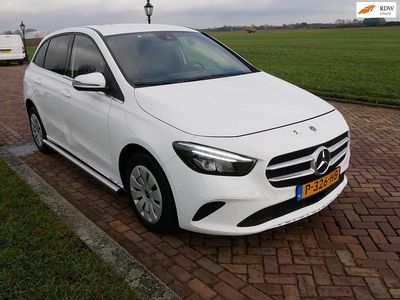 Wit Occasion 2022 Mercedes 200 MPV | € 8.999