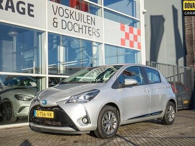 Grijs Occasion 2018 Toyota Yaris Hybrid Design Hatchback | € 15.950 (Goede deal)