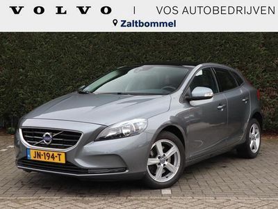 tweedehands Volvo V40 2.0 T2 Momentum | Panoramadak | Stoelverwarming | Trekhaak |