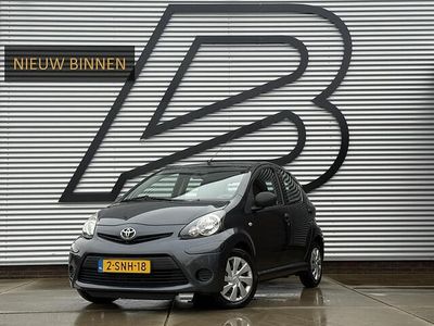 Grijs Occasion 2013 Toyota Aygo Hatchback | € 3.249 (Eerlijke prijs)