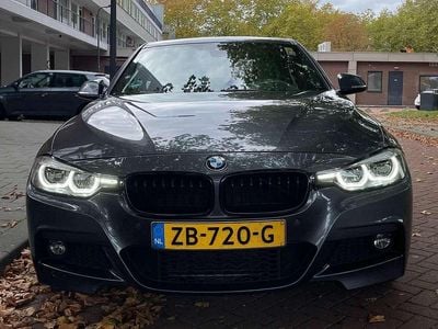 Grijs Gebruikt 2019 BMW 320 M Sport Sedan | € 24.250 (Eerlijke prijs)