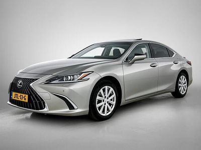 Grijs metallic Occasion 2026 Lexus ES300H Sedan | € 59.950 (Goede deal)
