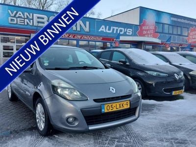 Grijs (metallic) Gebruikt 2010 Renault Clio II Collection Hatchback | € 2.999 (Eerlijke prijs)