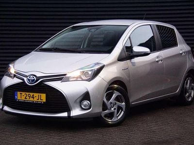 Grijs Occasion 2017 Toyota Yaris Hybrid Trend Hatchback | € 11.900 (Goede deal)