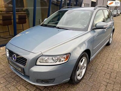 Blauw (metallic) Gebruikt 2010 Volvo V50 Momentum Stationwagen | € 8.945 (Duur)