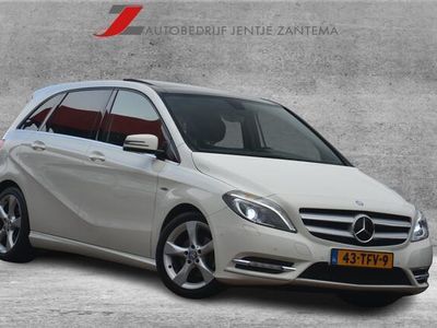 tweedehands Mercedes B180 Ambition | Xenon | Panoramadak | Leder dash | Leer