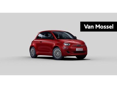 Rood Nieuw 2025 Fiat 500e Red Hatchback | € 28.990 (Duur)