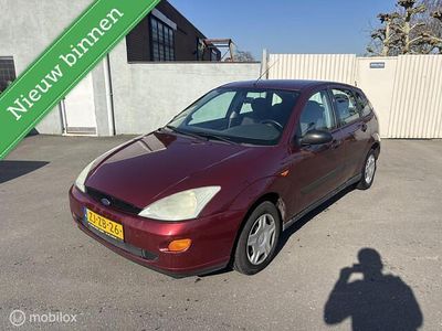 Occasion Ford Focus Ambiente 101 PK (74 kW) 1999 Rood Hatchback