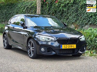 Zwart Gebruikt 2018 BMW 118 Executive Hatchback | € 15.499 (Eerlijke prijs)