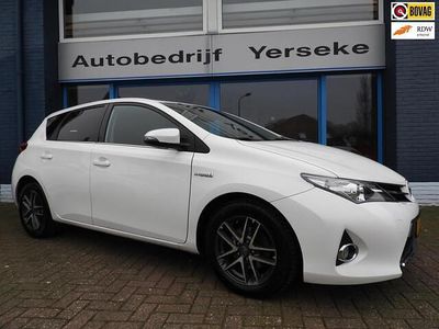 Wit Occasion 2015 Toyota Auris Executive Hatchback | € 12.750 (Eerlijke prijs)