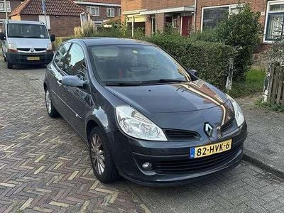 Gebruikt 2009 Renault Clio II Dynamique Sedan | € 2.950 (Eerlijke prijs)