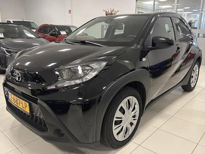 Zwart Occasion 2024 Toyota Aygo X Play SUV | € 18.799 (Eerlijke prijs)