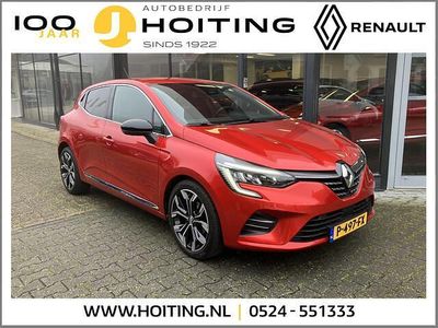 Rouge flamme (rood parelmoer) Gebruikt 2022 Renault Clio V Intens Hatchback | € 14.950 (Eerlijke prijs)