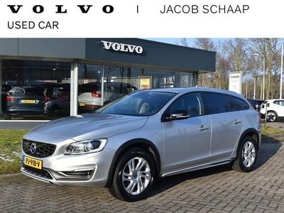 Grijs Occasion 2016 Volvo V60 CC Momentum Stationwagen | € 11.900 (Super prijs)