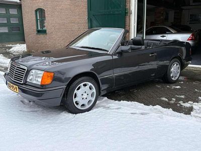 Zwart Gebruikt 1995 Mercedes E320 Cabriolet | € 34.950