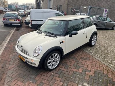 Wit (metallic) Occasion 2004 Mini ONE Salt Hatchback | € 1.999 (Goede deal)