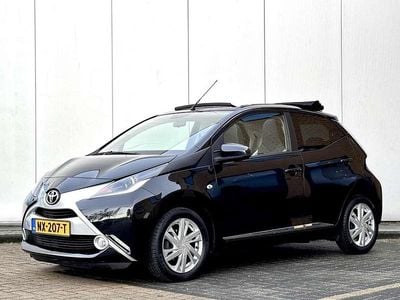 Zwart Gebruikt 2017 Toyota Aygo X-wave Hatchback | € 9.950 (Eerlijke prijs)