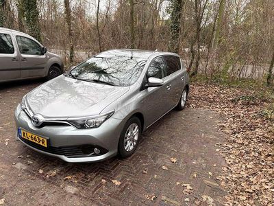 Grijs Occasion 2016 Toyota Auris MPV | € 12.999 (Eerlijke prijs)