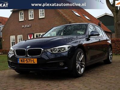 Blauw (metallic) Occasion 2017 BMW 318 Executive Sedan | € 16.745 (Goede deal)
